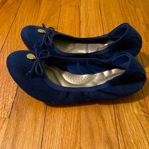 Royal blue slipper shoes with gold pendant